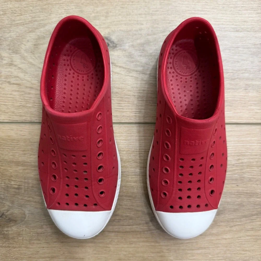 Native Jefferson Sugarlite Kids Red White Slip On Perforated Shoes Size J1